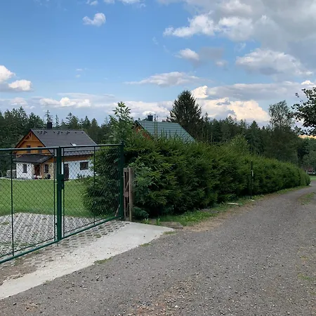 Orman Evi Nad Koupalistem Borowa